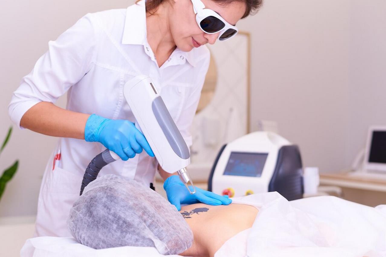 Czy laserowe usuwanie makijażu permanentnego jest niebezpieczne?